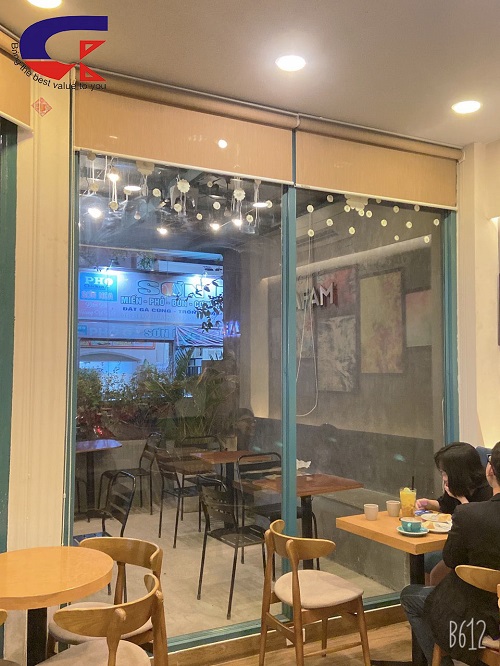 R&egrave;m Cuốn Chống Nắng Tại Qu&aacute;n LaFam CaFe 199 Hoa Lan, P.2, Quận Ph&uacute; Nhuận