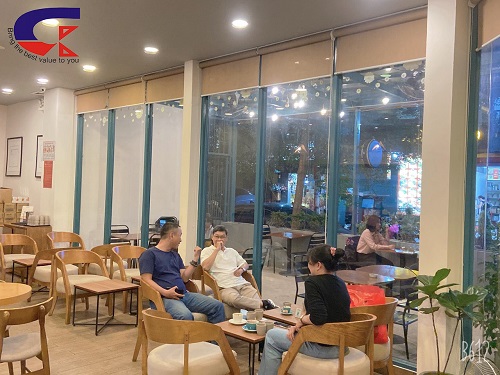 R&egrave;m Cuốn Chống Nắng Tại Qu&aacute;n LaFam CaFe 199 Hoa Lan, P.2, Quận Ph&uacute; Nhuận